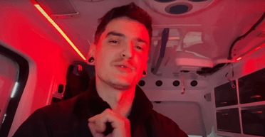 "Теперь родители": у военного и автора известного канала на YouTube родился первый ребенок (фото)