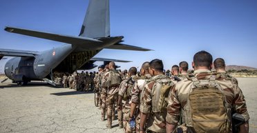 Макрон здає Африку без бою. Чому неможливо зробити Францію great again