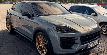 В Украине заметили самый быстрый и самый дорогой кроссовер Porsche за 10,8 миллиона (фото)