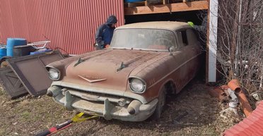 Культовое американское авто 50-х простояло более полувека в гараже (видео)