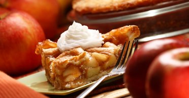 Яблучний пиріг "Три склянки": неймовірно простий десерт без замісу тіста