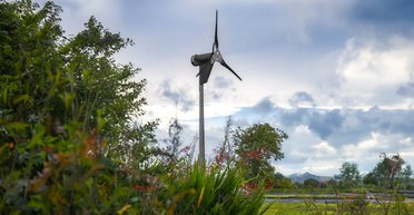 Вместо солнечных панелей: ветряная турбина для дома генерирует 6 КВт энергии (фото)