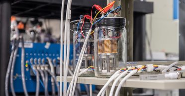 Техника будет работать дольше: ученые совершили прорыв в области твердотельных батарей