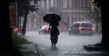 Зі спеки +36 градусів — у сильні зливи й +18: прогноз погоди на тиждень від Діденко (карти)
