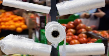 Было — бесплатно, стало — за деньги. К чему свелся запрет пластиковых пакетов в Украине