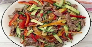 Смак літа: рецепт овочевого салату з яловичиною