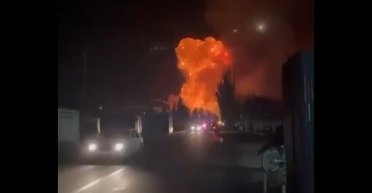 Удар по базе военных РФ под Мариуполем оккупанты назвали "бытовым пожаром", — соцсети (видео)