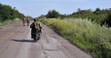 Мотоциклы ВС РФ вклинились на 12 км: смогут ли россияне закрепиться под Добропольем (видео)