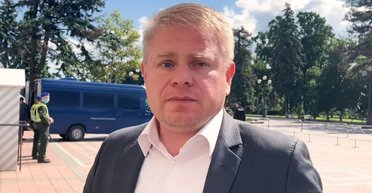 Нардеп із сотнею квартир під Києвом пропонує запровадити "День подяки Богові"