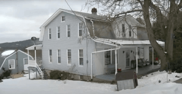 Супруги ремонтировали дом и заболели: причастна странная находка в стене (фото)