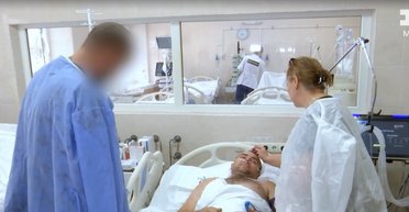 Щемящая история: в реанимации Днепра встретились раненые отец с сыном