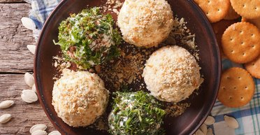 Смарагдові кульки: швидка закуска до столу, коли гості на порозі