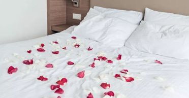 Жінка отримала сюрприз у день всіх закоханих, а потім взнала гірку правду (фото)