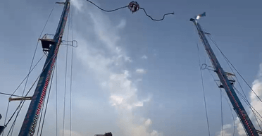 Капсула взлетела в воздух: в Испании во время фестиваля оборвался трос аттракциона с людьми, есть пострадавшие (видео)