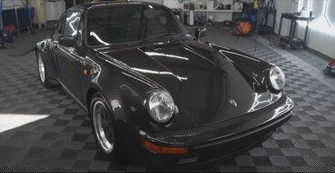 Простоял 19 лет в гараже: обнаружен заброшенный спорткар Porsche 80-х за $170 000 (видео)