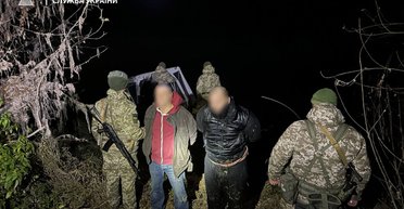 На надувных матрасах через Днестр: в Винницкой области пограничники задержали двух беглецов (видео)