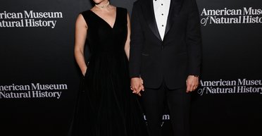 Скарлетт Йоханссон в бархатном платье посетила гала-вечер в Нью-Йорке (фото)