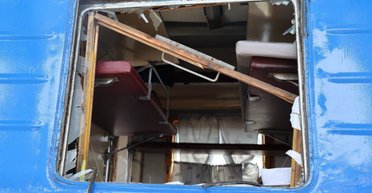 Удар по Днепру: ракета разбила вагоны поезда, в котором ехали 500 человек