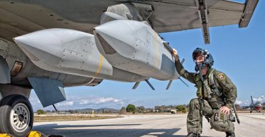 Война планирующих бомб: почему грязные KAБы могут оказаться эффективнее блестящих американских JSOW