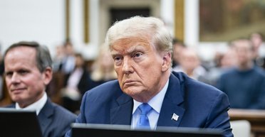 Судья пересмотрит указ Трампа о прекращении гражданства по праву рождения: подробности