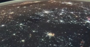 Російська атака на Київ потрапила на знімки МКС: зафіксовано роботу ППО по балістиці (відео)