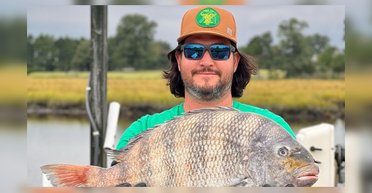 "Величезне чудовисько": рибалка спіймав рідкісну рибу з "людськими зубами" (фото)