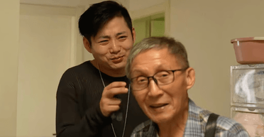 Чоловік, який ніколи не був одружений, став "батьком" для більш ніж 700 дітей (фото)