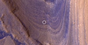 Самотня, маленька крапка. NASA показало, як марсохід Curiosity наполегливо дереться по горі Шарп (фото)