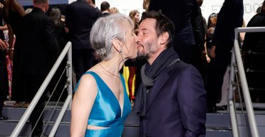 Непідробні почуття: Кіану Рівза застали на побаченні з коханою жінкою (фото)