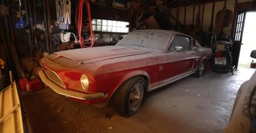 Очень редкий Ford Mustang 60-х за $150 000 простоял 40 лет в гараже (видео)