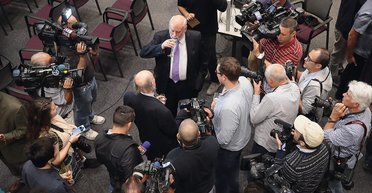 Машина из молекул. За что дали Нобелевскую премию по химии