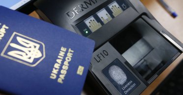 Сдвинули занавес. Кому поможет, а кого не обрадует открытие границ между Украиной и Европой