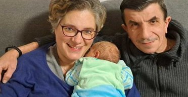 Назвали на честь співака: у селі вперше за 30 років народилася дитина