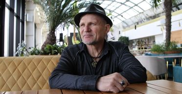 35 лет ВВ. Олег Скрипка о весне в Париже, падении рейтинга Зеленского и укусе Maruv