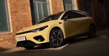 Stellantis выводит на рынок недорогого конкурента VW ID.3 с богатым оснащением (фото)