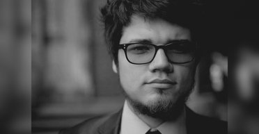 Спасать культуру из-за границы: из Украины сбежал известный режиссер и написал книгу "FAQ Ukraine"