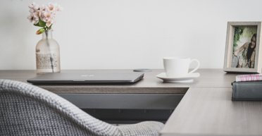 Збираєтеся на роботу? Зручне та стильне робоче місце можна обладнати в сусідній кімнаті