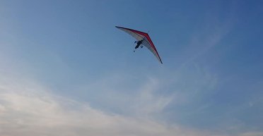 Хотели уже сбивать из ПВО: в Киеве объявили тревогу из-за дельтапланериста, — соцсети