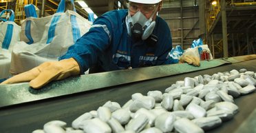 Вне санкций: ЕС снова покупает российские удобрения