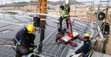 Перша країна повністю перейшла на сонячні панелі у незвичний спосіб, і це не Китай