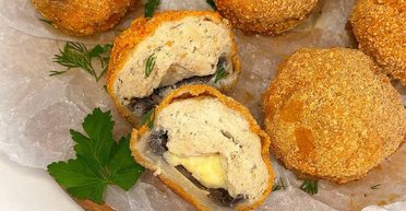 Смачні грибні кульки: рецепт цікавої страви на вечерю (відео)