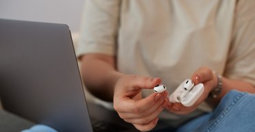 Бездротові навушники постійно вимикаються: часті причини та як їх усунути