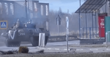 "Мали зробити хоч щось": спецпризначенці ЗСУ показали, як зупиняли колону РФ на Київ (відео)