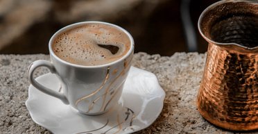 За чашку кави могли стратити: чотири випадки в історії, коли напій опинявся поза законом