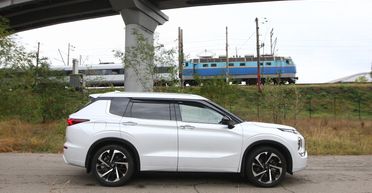 Семейный экспресс: тест-драйв нового Mitsubishi Outlander