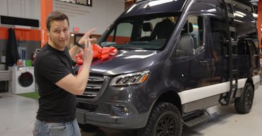 Mercedes Sprinter превратили в оригинальный автодом в стилистике "Звездных войн" (видео)