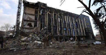 Здание горсовета Изюма снова разрушила ракета РФ: на его ремонт уже тратили более 53 млн грн