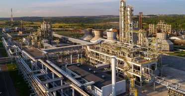 Дроны атаковали два сверхмощных НПЗ РФ: что произошло в Волгограде и Уфе (видео)