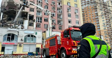 Ракетна атака на Київ та область: РФ вдарила по житлових будинах, багато постраждалих (фото)