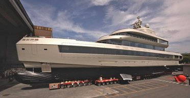 Розкіш на воді: який вигляд має перша супер'яхта в історії бренду Giorgio Armani (відео)